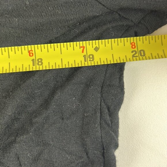 the classic black long sleeved open back with graphic front size medium - Picture 5 of 9